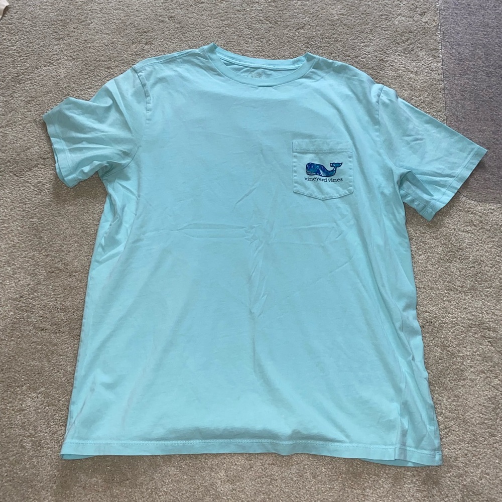 Men’s medium Vineyard Vines T-shirt